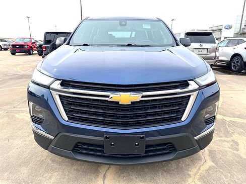 Used 2023 Chevrolet Traverse LS FWD image 2