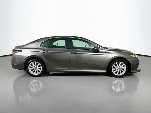 Used 2021 Toyota Camry LE FWD image 4