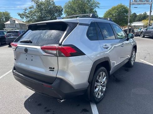 Used 2019 Toyota RAV4 XLE Premium AWD/4WD image 6