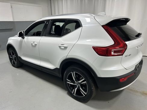 Certified 2025 Volvo XC40 B5 Core image 2