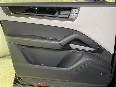 New 2026 Porsche Cayenne Turbo AWD/4WD image 38