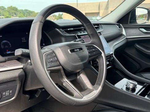 Used 2023 Jeep Grand Cherokee L Limited image 9