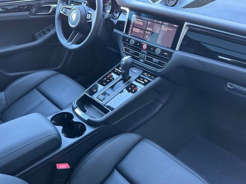 New 2026 Porsche Macan image 18