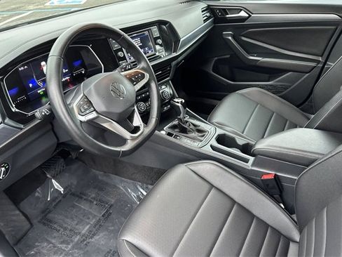 Used 2024 Volkswagen Jetta SE image 13