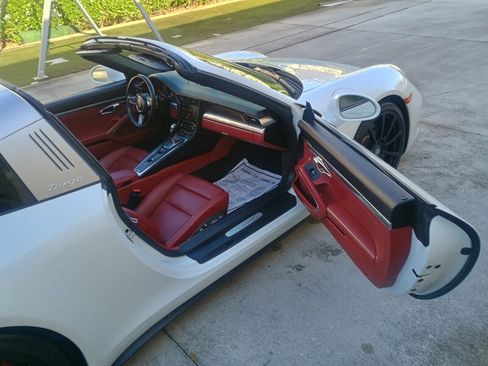 Used 2018 Porsche 911 Targa 4S image 37