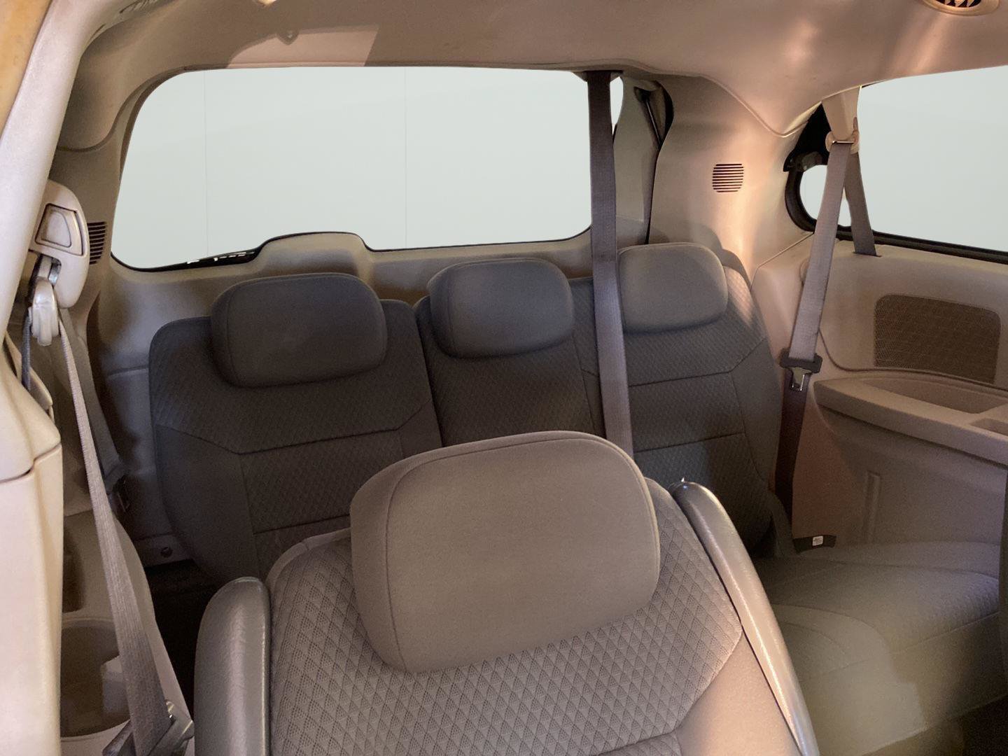 Used 2010 Chrysler Town & Country Touring FWD image 24