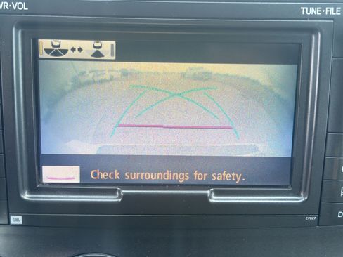 Used 2011 Toyota Sienna XLE w/ XLE Navigation Pkg FWD image 23