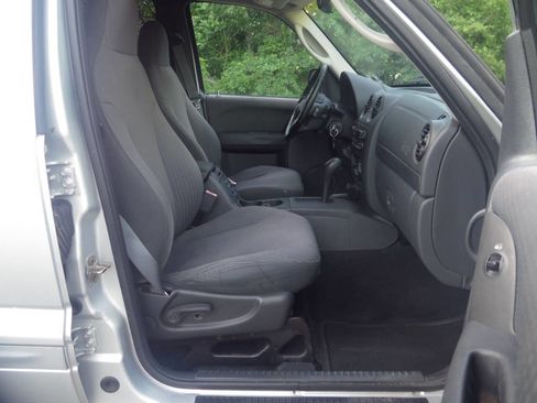 Used 2002 Jeep Liberty Sport AWD/4WD image 14