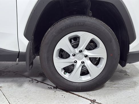 Certified 2025 Toyota RAV4 LE image 21