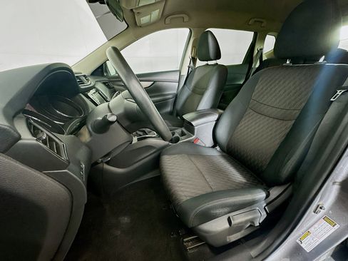 Used 2018 Nissan Rogue S AWD/4WD image 13