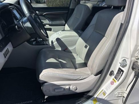 Used 2015 Toyota Highlander Limited image 36