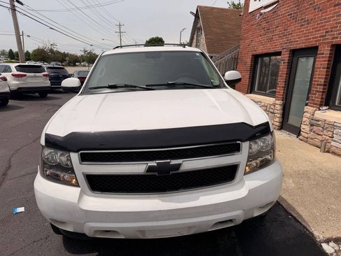 Used 2007 Chevrolet Suburban LT w/ LT Preferred Equipment Group AWD/4WD image 3