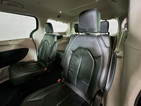 Used 2021 Chrysler Pacifica Touring-L AWD/4WD image 22