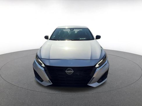 Used 2025 Nissan Altima 2.5 SV FWD image 4