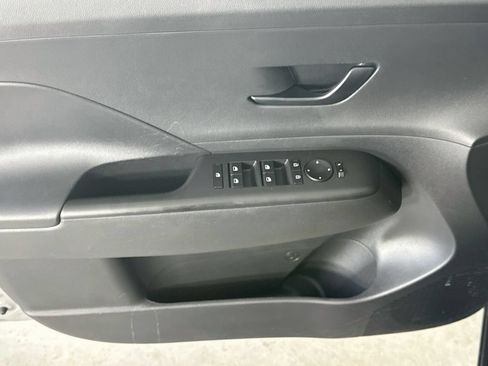 Used 2025 Hyundai Kona SE FWD image 21