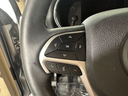 Used 2018 Jeep Grand Cherokee Laredo AWD/4WD image 23