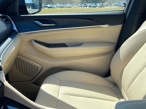 New 2026 Jeep Grand Cherokee Limited RWD image 22