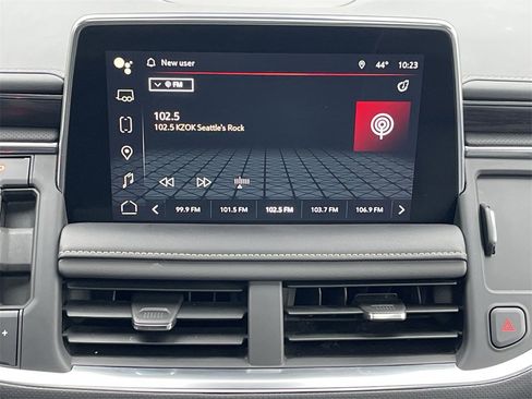 Used 2023 GMC Yukon XL SLT w/ SLT Luxury Package image 13