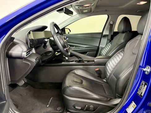 Used 2023 Hyundai Elantra Limited image 14