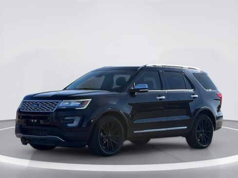 Used 2017 Ford Explorer Platinum AWD/4WD image 2