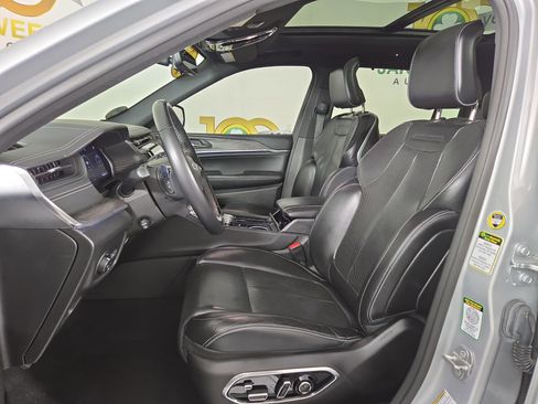 Used 2022 Jeep Grand Cherokee L Overland w/ Advanced Protech Group III image 11