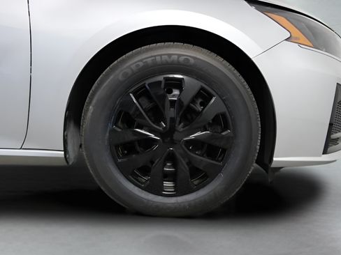 Used 2024 Nissan Altima 2.5 S FWD image 27
