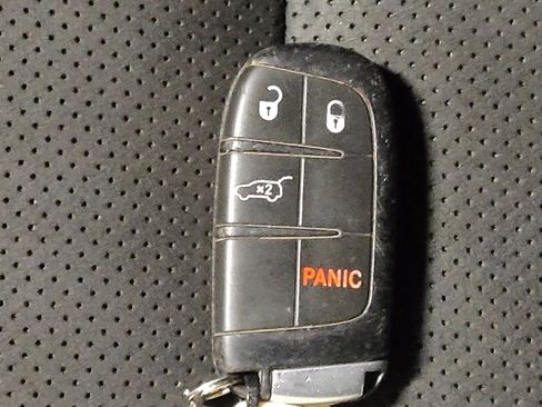 Used 2019 Jeep Grand Cherokee Laredo w/ Laredo X Package image 32