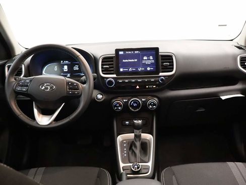 Used 2025 Hyundai Venue SEL image 14