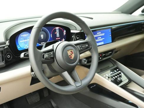 New 2026 Porsche Macan 4 Electric AWD/4WD image 4