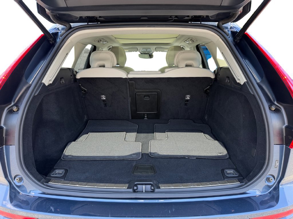 Certified 2024 Volvo XC60 B5 Plus w/ Climate Package AWD/4WD image 11