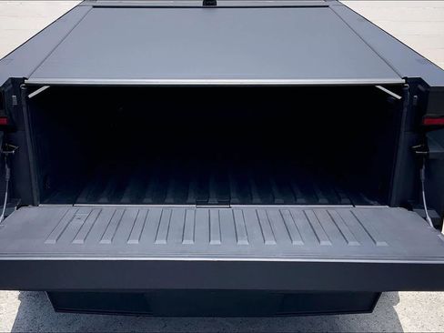 Used 2024 Tesla Cybertruck Cyberbeast AWD/4WD image 18