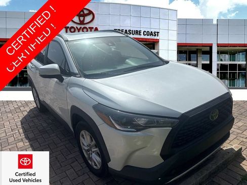 Used 2022 Toyota Corolla Cross LE w/ Moonroof Package FWD image 1