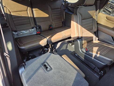 New 2026 GMC Yukon Denali Ultimate w/ LPO, Floor Liner Package AWD/4WD image 26