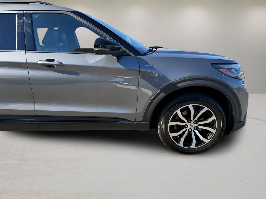 Used 2025 Ford Explorer ST-Line AWD/4WD image 26