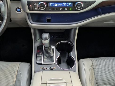 Used 2015 Toyota Highlander Limited Platinum image 21