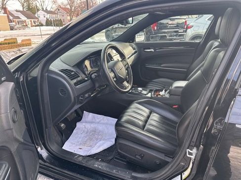 Used 2018 Chrysler 300 S w/ 300S Premium Group image 11