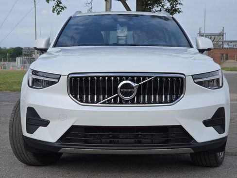 Used 2024 Volvo XC40 B5 Core AWD/4WD image 13