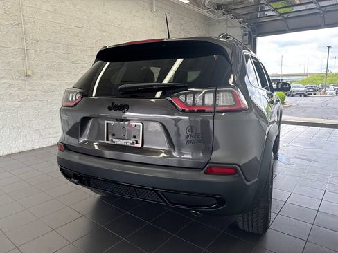 Used 2022 Jeep Cherokee Latitude AWD/4WD image 7