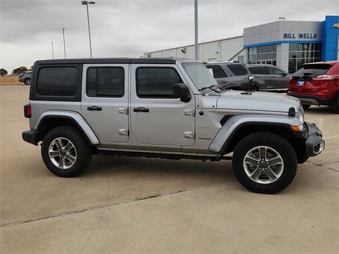 Used 2020 Jeep Wrangler Unlimited Sahara image 5