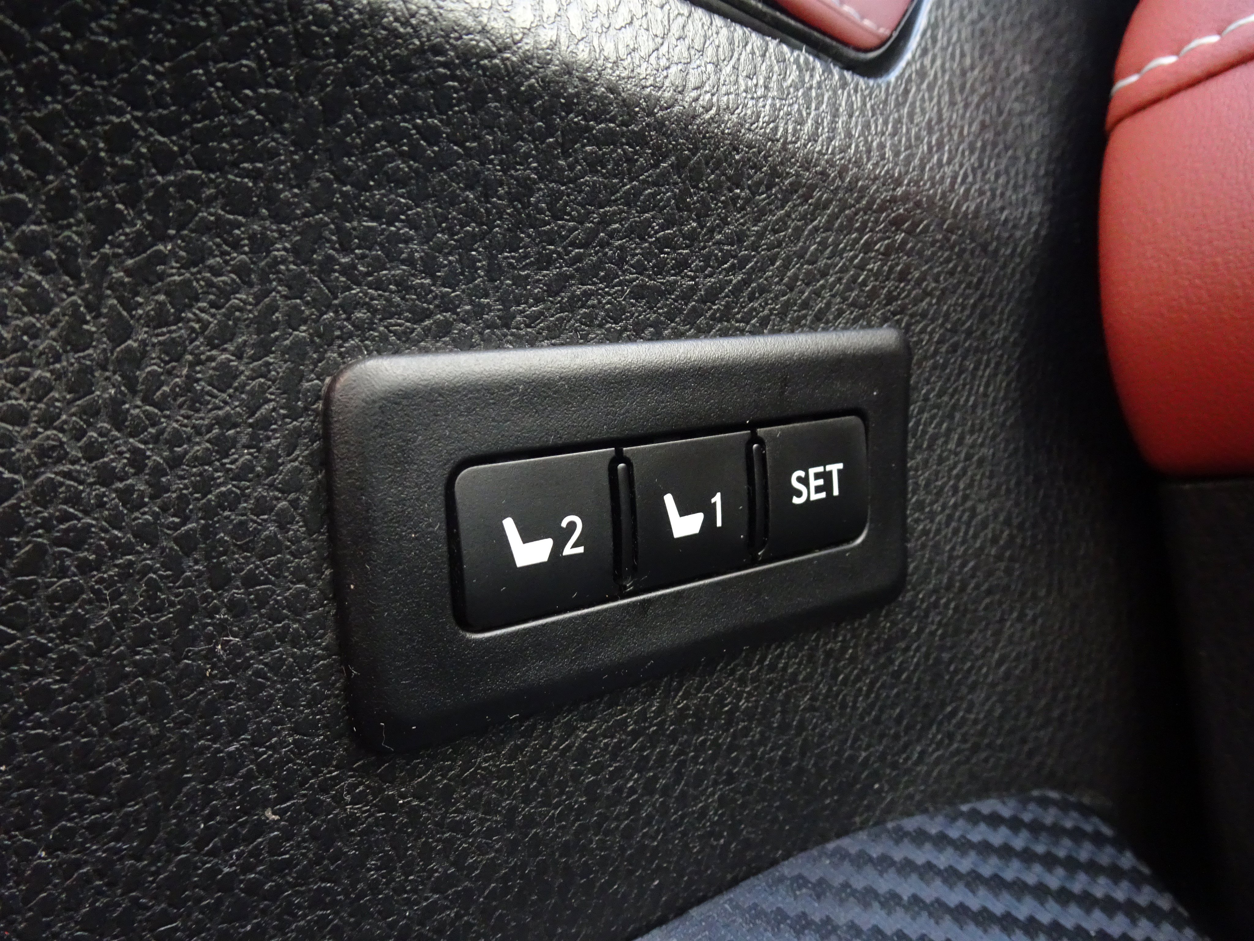 Used 2014 Toyota RAV4 Limited w/ Technology Package AWD/4WD image 25
