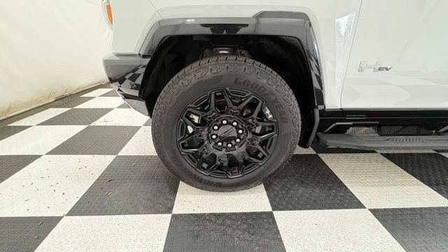 Used 2025 GMC Hummer EV 2X w/ LPO, Cargo Utility Package AWD/4WD image 13
