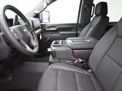 New 2026 Chevrolet Silverado 2500 LT w/ Leather Package AWD/4WD image 16