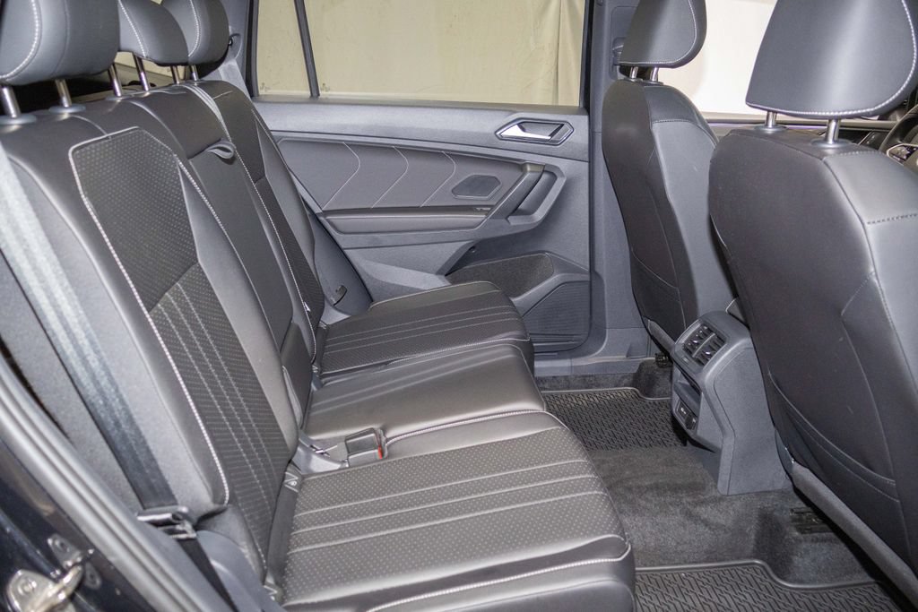 Used 2023 Volkswagen Tiguan SE R-Line AWD/4WD image 14
