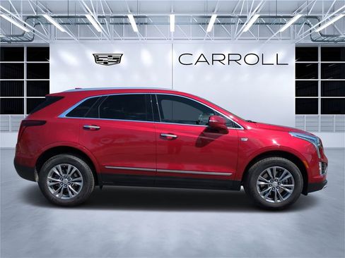 Used 2023 Cadillac XT5 Premium Luxury w/ Technology Package image 2