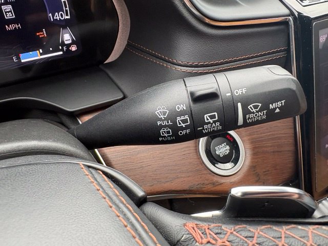 Used 2023 Jeep Grand Cherokee Summit AWD/4WD image 38