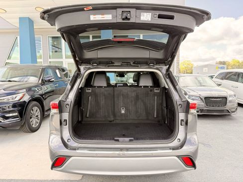 Used 2021 Toyota Highlander Platinum image 60