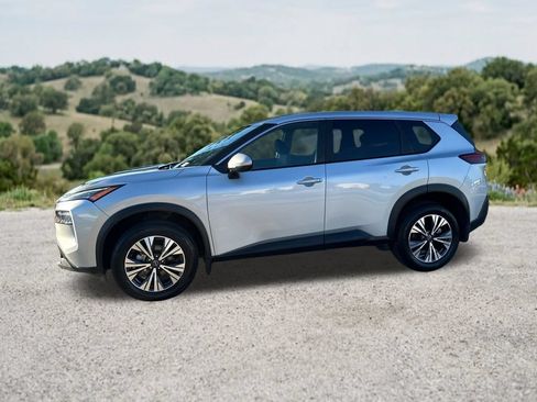 Used 2023 Nissan Rogue SV FWD image 4
