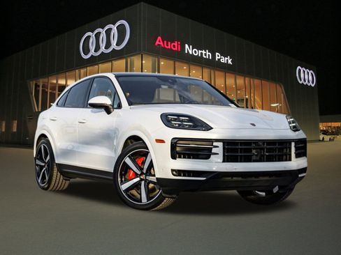 Used 2024 Porsche Cayenne S image 1