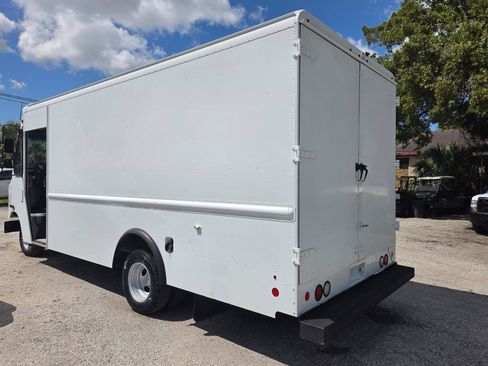 Used 2017 Ford E-350 and Econoline 350 Super Duty w/ A/C Prep Package RWD image 2
