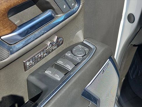 Used 2024 Chevrolet Silverado 1500 High Country w/ Technology Package AWD/4WD image 4